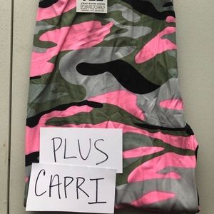 Plus size pink Camo Legging capris